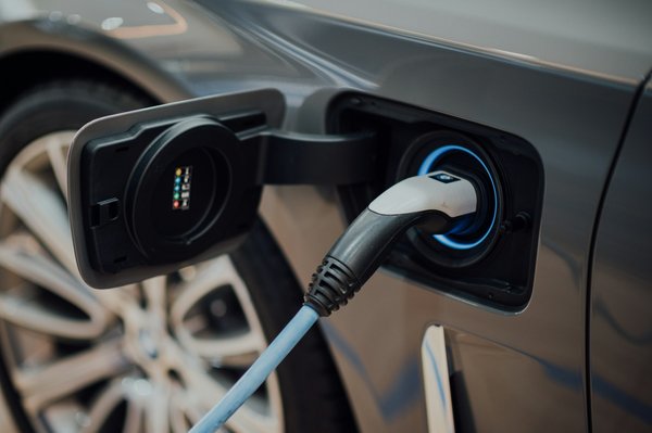 Leasing d'une voiture électrique d'occasion : que doit contenir le contrat ?
